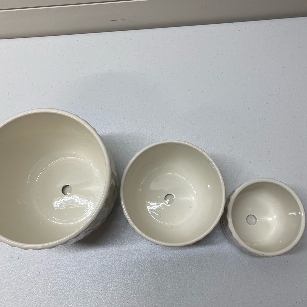 New Set of 3  Modern Ceramic Planters - Picture 6 of 7